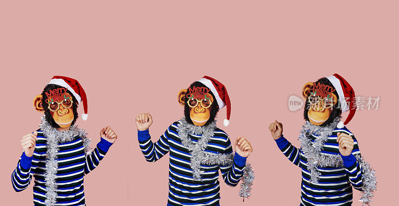 在圣诞节戴着猴子面具跳舞的男人