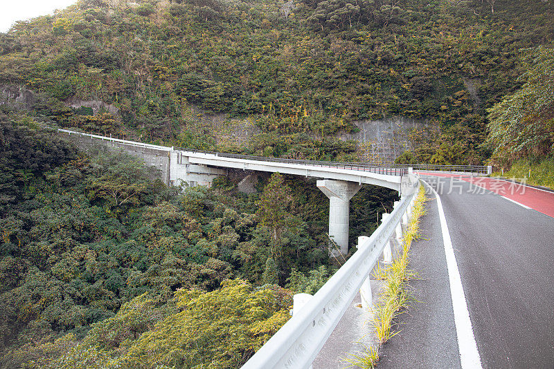 日本东京大岛的三原山和御泷桥