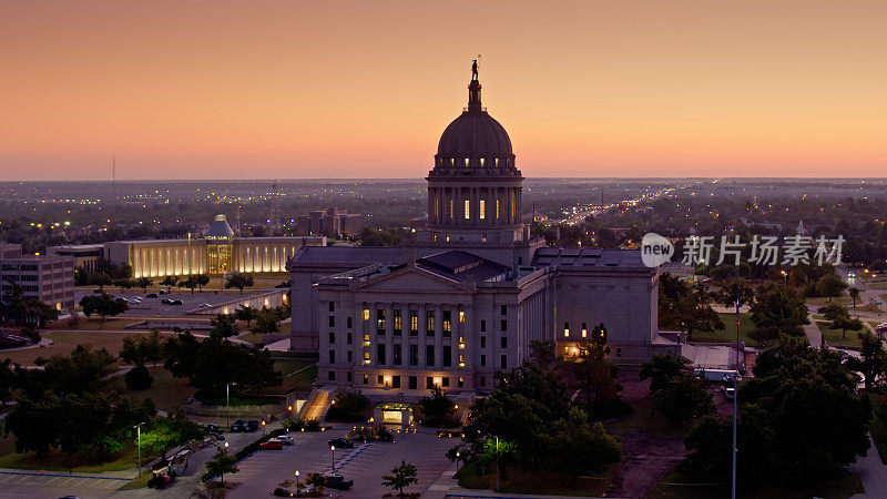 俄克拉何马州议会大厦日出前-空中