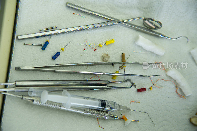 近景牙医工作与一个现代牙医工具和牙医工具和设备