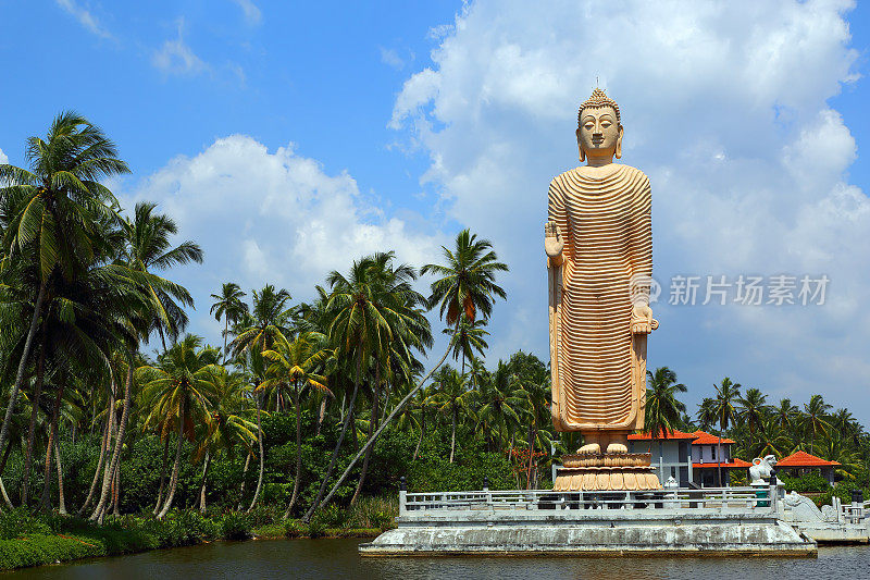 Hikkaduwa的Peraliya佛像