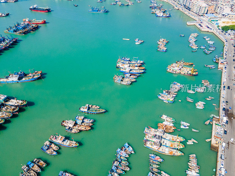 中国福建省福州市连江县黄旗镇，渔船停靠在港口