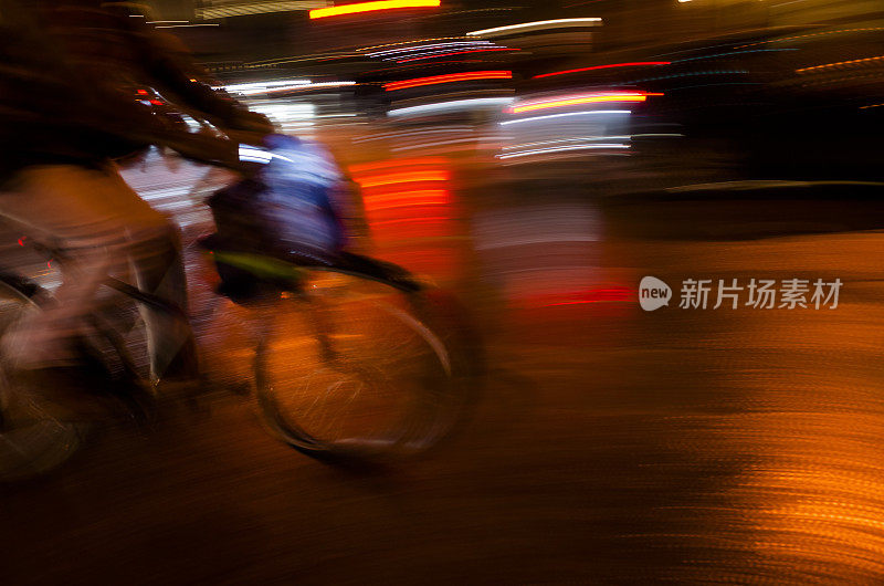 模糊运动:在多伦多的夜晚骑自行车