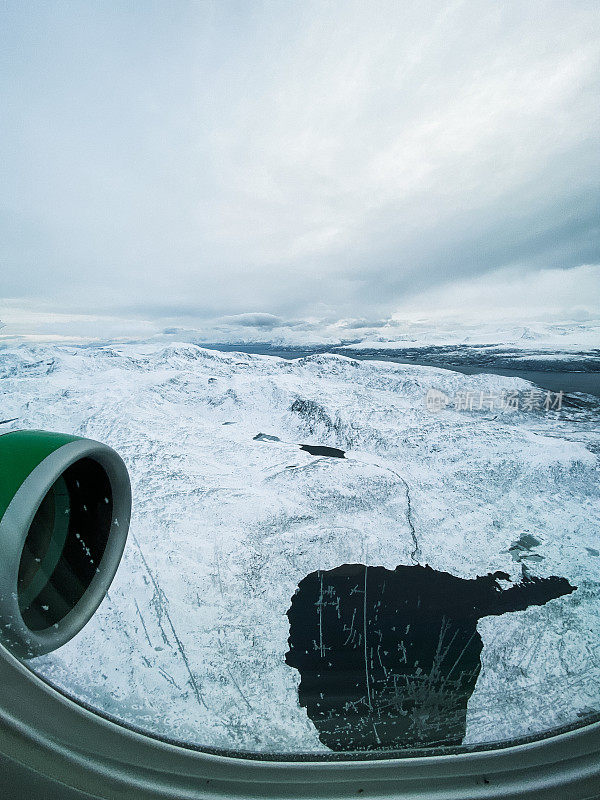 从飞机上俯瞰挪威的冬季