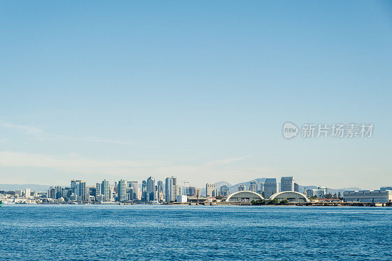 从海湾看圣迭戈市中心