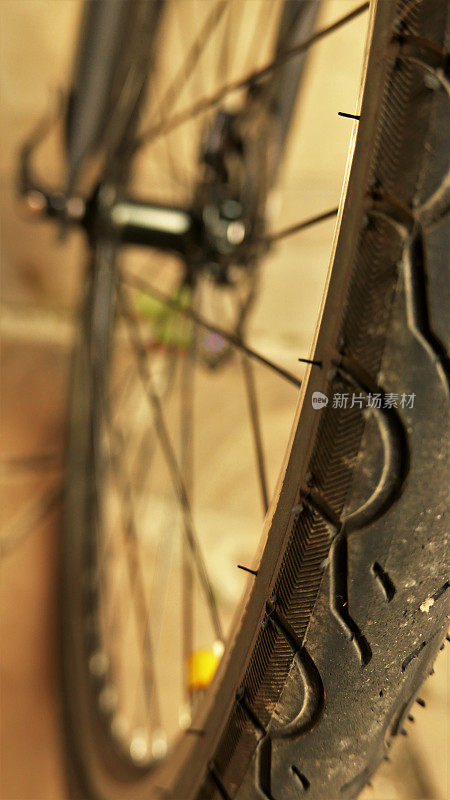 自行车零件:自行车车轮。自行车装备。自行车车轮。自行车前轮。自行车轮胎。自行车轮胎。