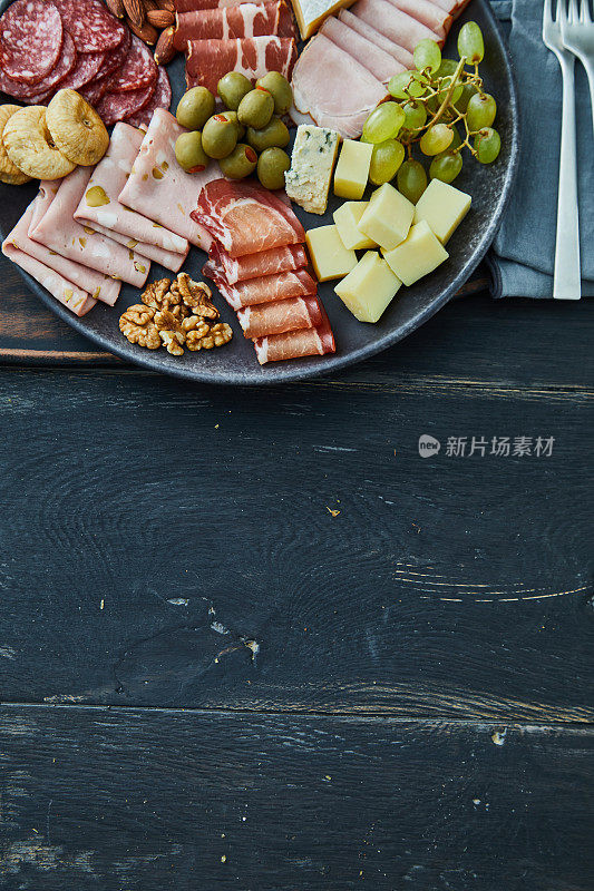 熟食——奢华的开胃餐盘