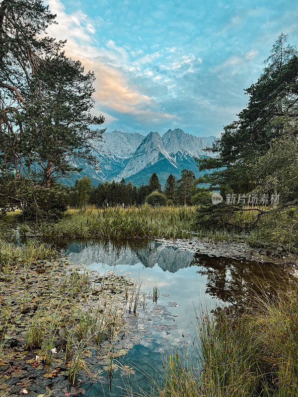 德国Garmisch-Partenkirchen的Waxenstein山脉