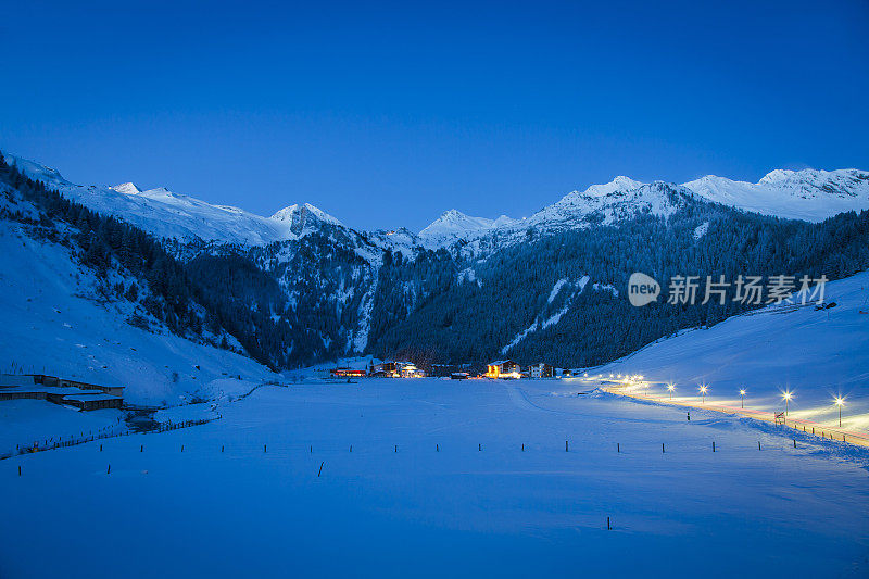 冬季滑雪胜地辛蒂图克斯黎明时分，蒂罗尔，奥地利