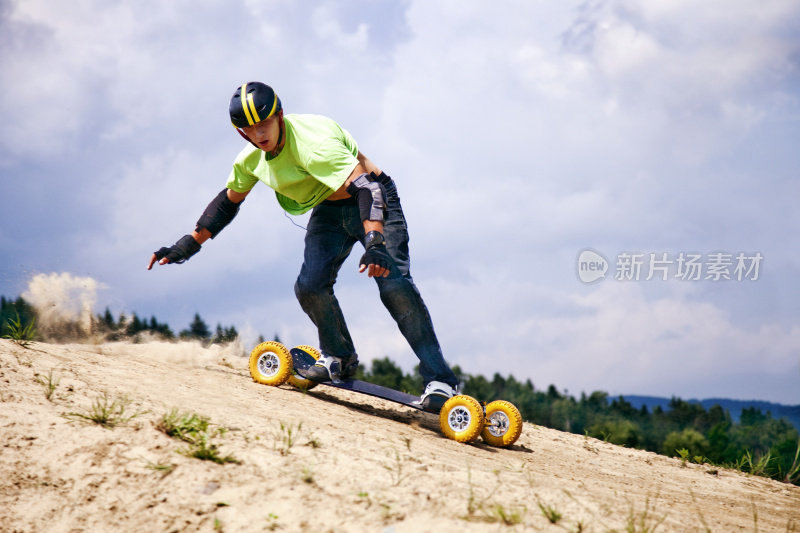 登山队员在行动