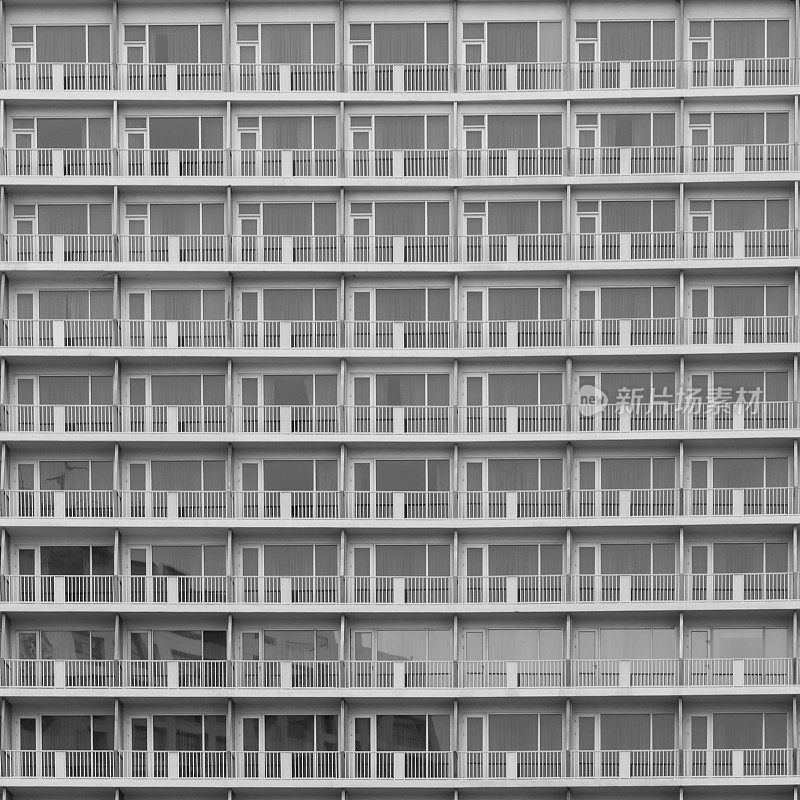 黑色和白色——高耸的建筑背景