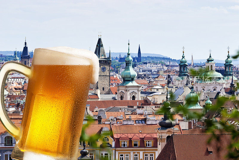 啤酒和布拉格的全景