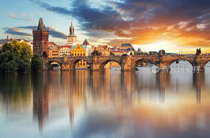 布拉格-捷克共和国查理大桥