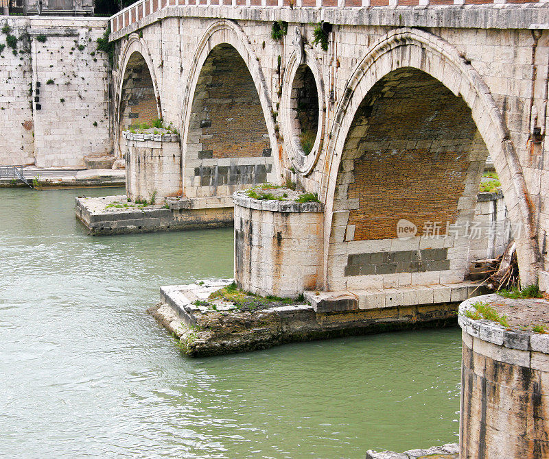 罗马的西斯托桥和台伯河