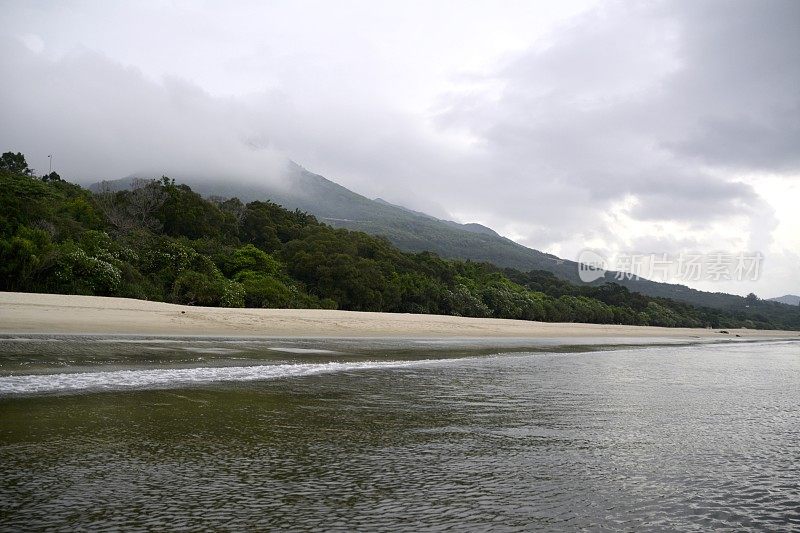 张香港大屿山沙湾泳滩