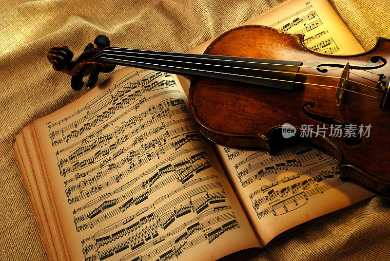 小提琴和非常古老的音符