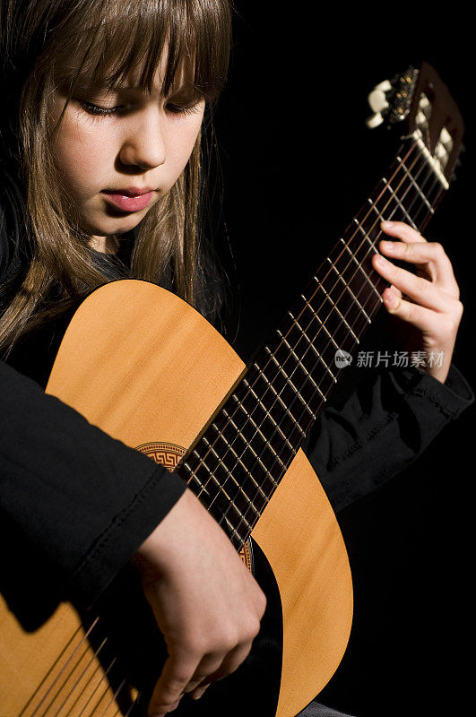 小女孩吉他手