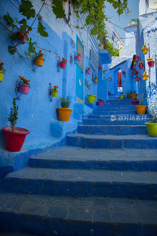 摩洛哥切夫沙万的小巷，蓝色城市。