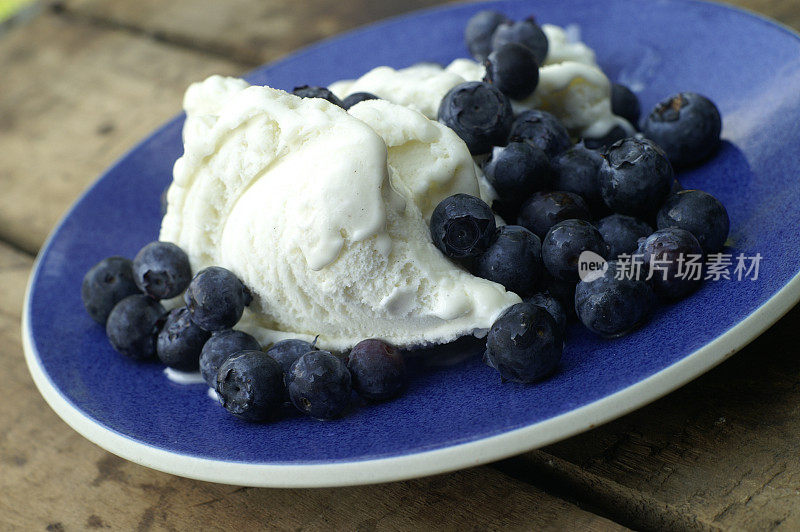 蓝莓和冰淇淋