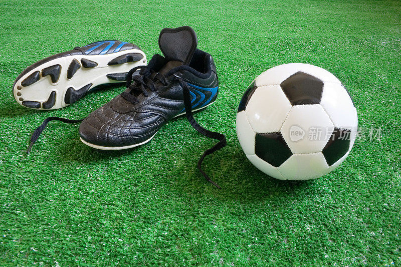 足球和鞋子