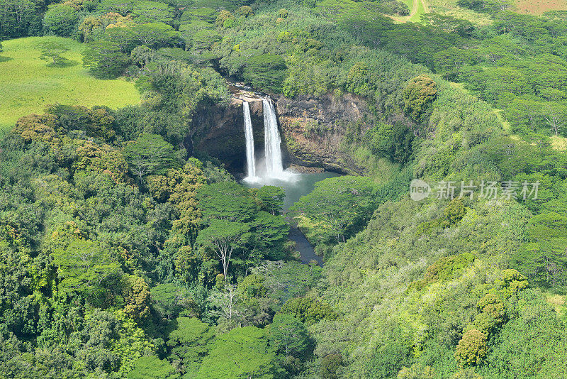 美国夏威夷考艾岛怀卢瓦瀑布鸟瞰图