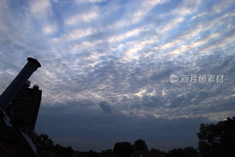 季节的天空看