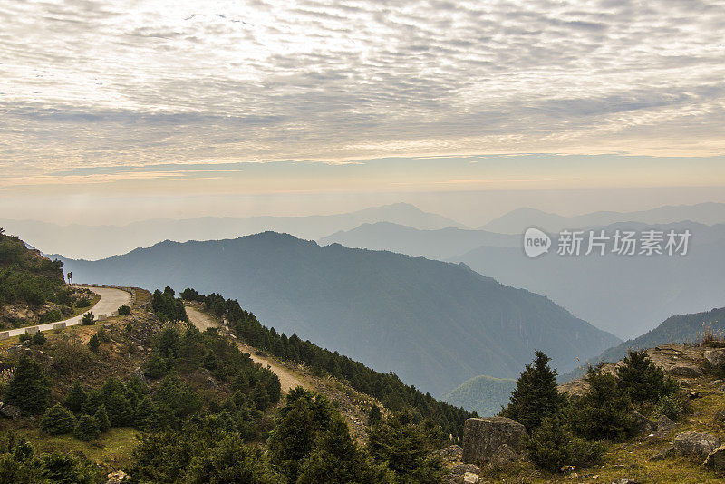 日出山景