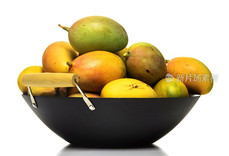 芒果放在锅里