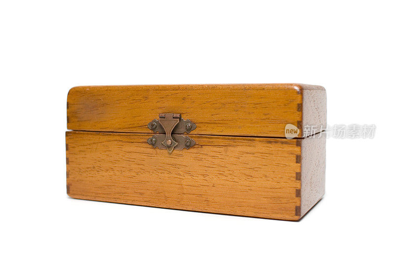 古董木制首饰盒孤立在一个白色的背景
