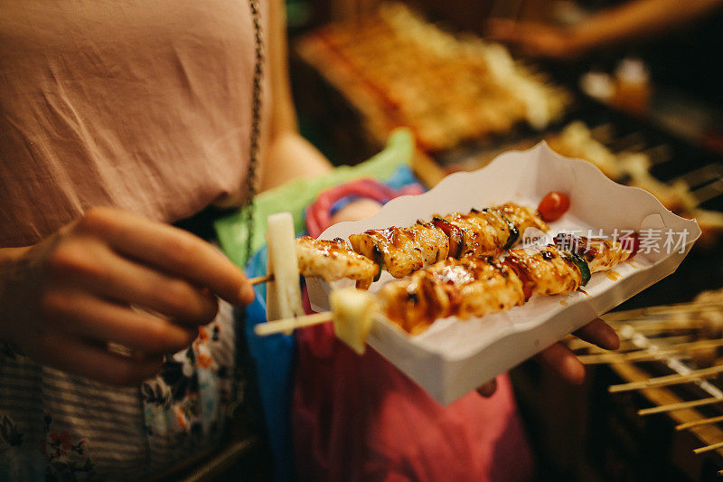 泰国街头食物-烤鸡烧烤