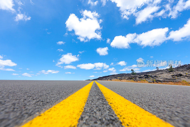 穿越夏威夷火山国家公园的道路