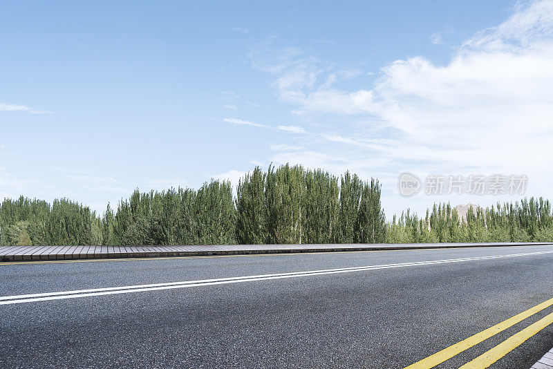 空无一人的道路