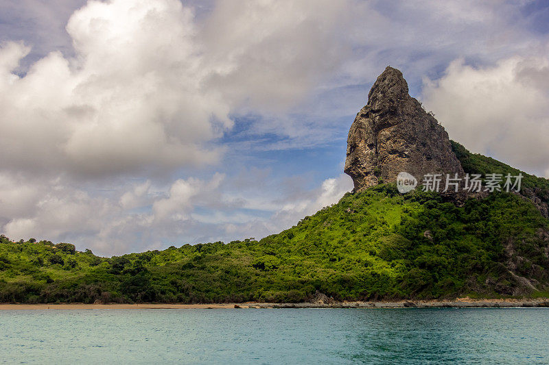 费尔南多·迪诺罗尼亚拥有大海、高山和天空，令人惊叹的风景。