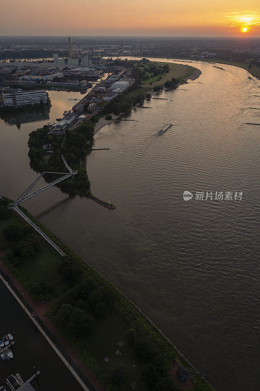 日落时分的莱茵河，Düsseldorf