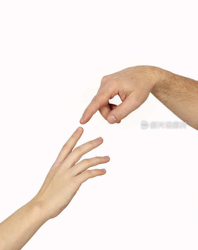 男性和女性的手通过食指互相触摸