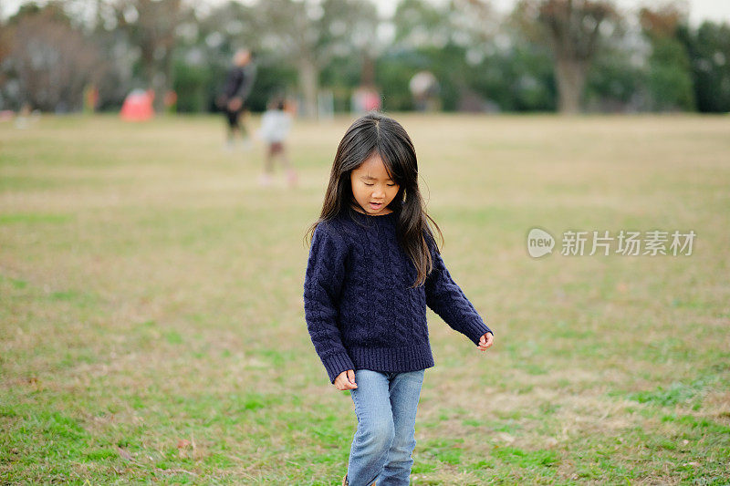 孩子们在公园里玩耍