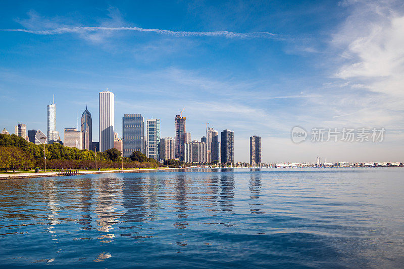 芝加哥摩天大楼和密歇根湖