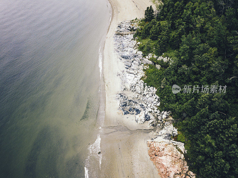 胭脂角海滩上的塔杜萨克无人机视图