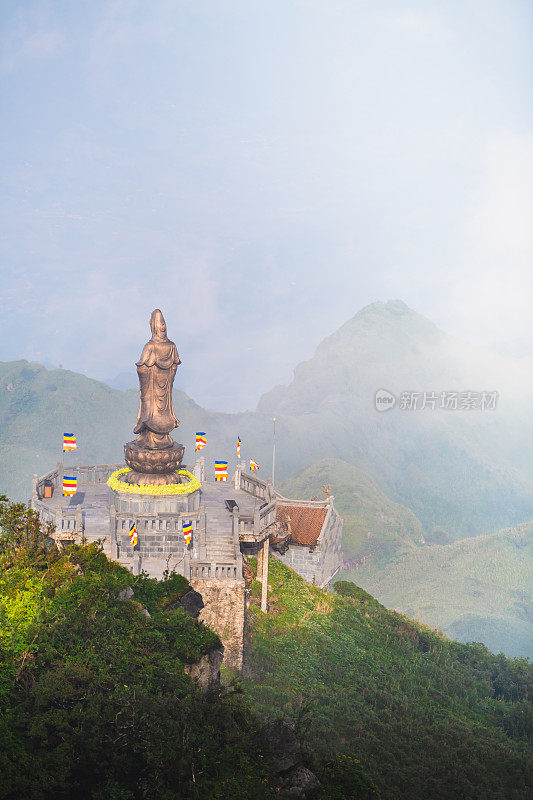 越南萨帕翻斯盘山的金松包汤图塔