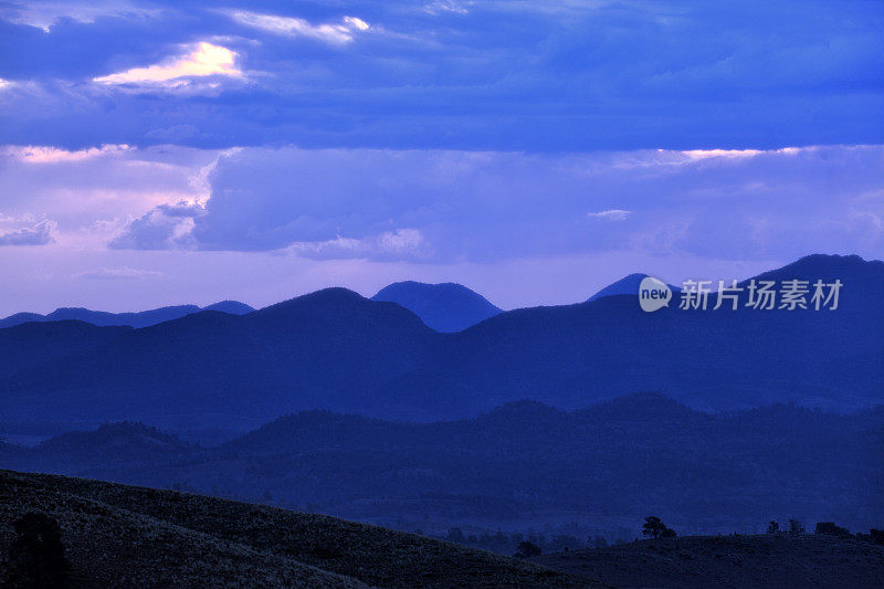 弗林德斯山脉澳大利亚景观云景Wilpeana