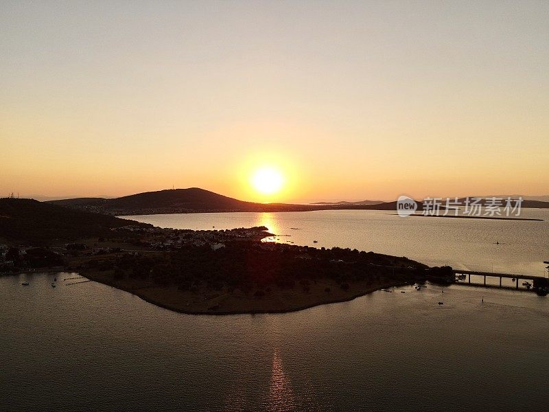 日落是由海上无人驾驶飞机拍摄的