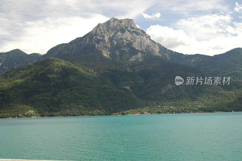 山脉全景与岩石山峰在瑞士阿尔卑斯山