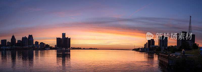 底特律，密歇根(和温莎，安大略)-天际线在黎明