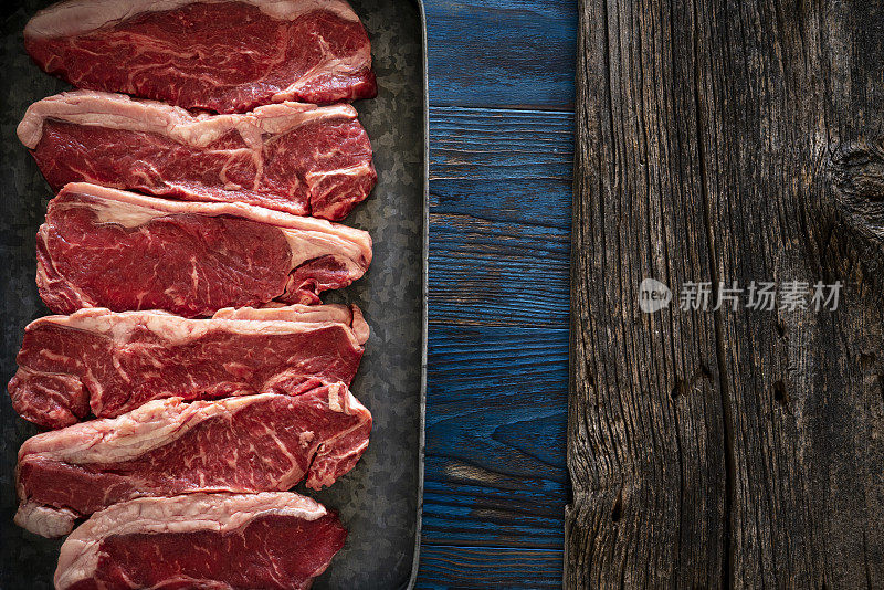 纽约牛排也无骨上腰牛排生牛肉排干燥的陈年牛肉