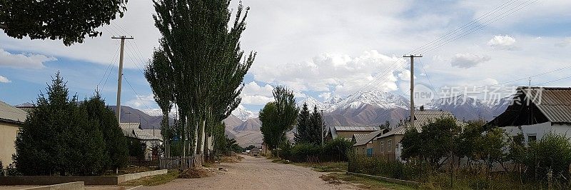 风景如画的科克尔村，位于吉尔吉斯斯坦，中亚