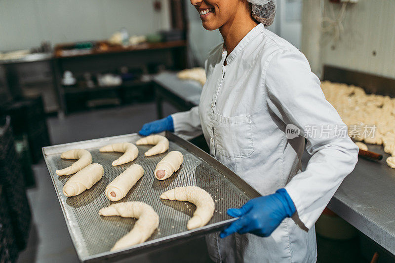 女性面包房工人