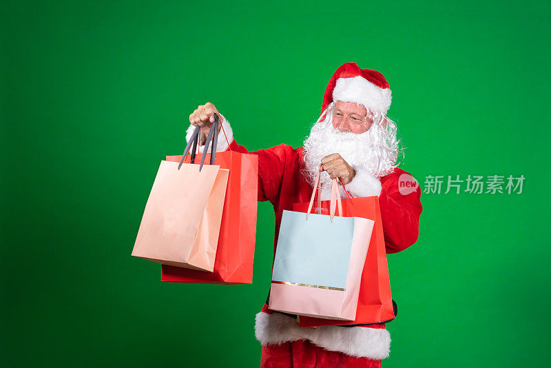 圣诞老人拿着购物袋的照片