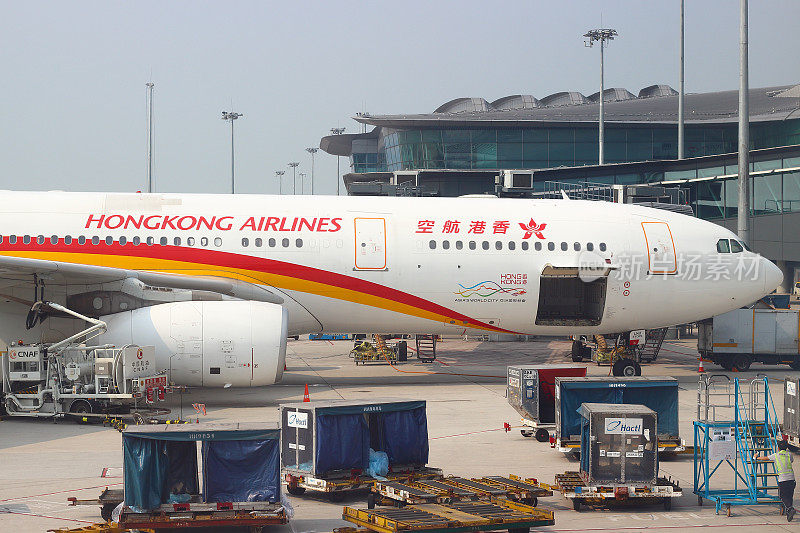 香港航空公司的空客a330-300。在机场装卸航空器