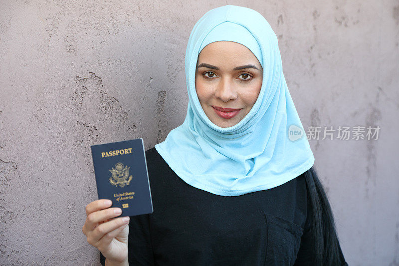 中东年轻女子与护照水平