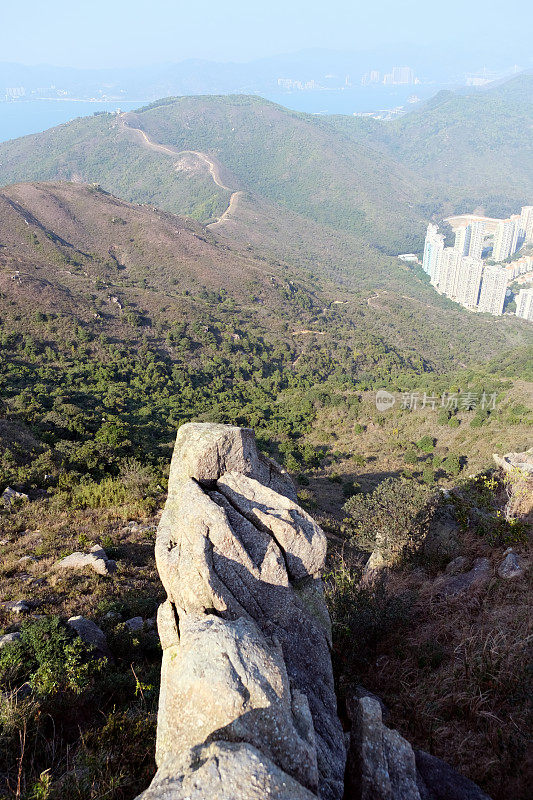 从大屿山老虎头郊游径俯瞰全景